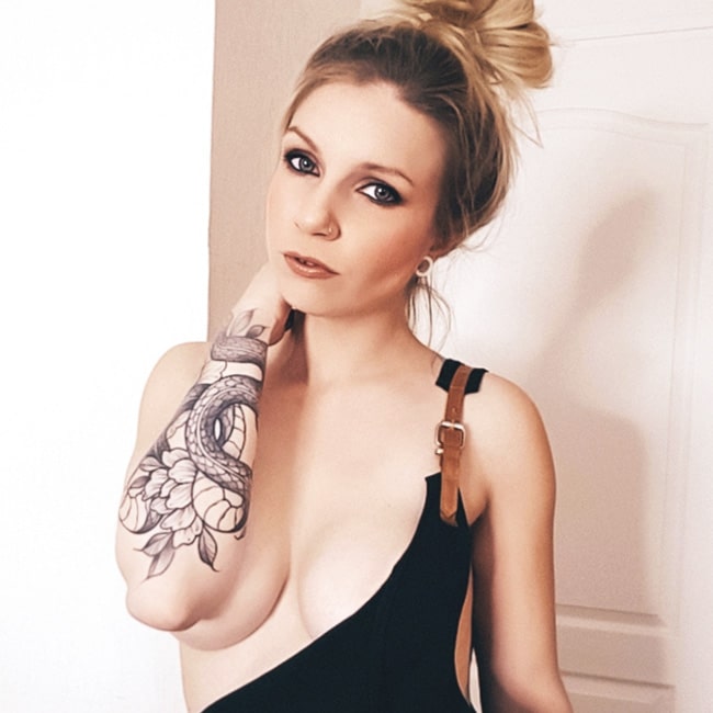 belles femmes tatouées
